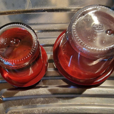 WECK Glas mit Silikondeckel kopfüber WECK Glas mit rotem Silikondeckel kopfüber ? Auslaufsicher-Test